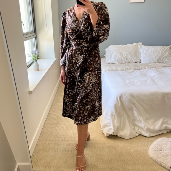 ๐ค Earth tones patterned wrap midi dress - Picture 7 of 8